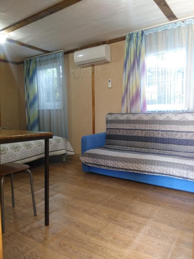Гостевой Дом Ксения Hotell Sukhumi Eksteriør bilde