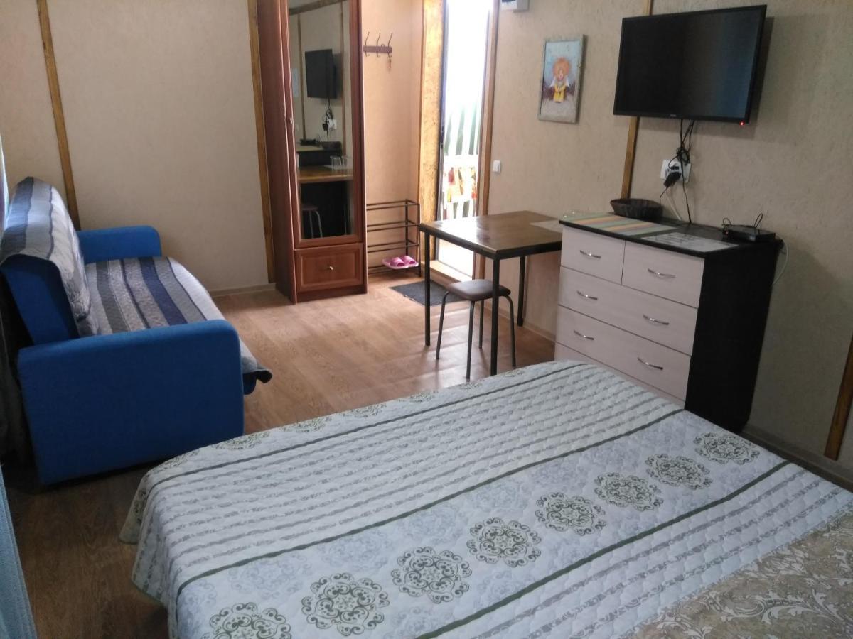 Гостевой Дом Ксения Hotell Sukhumi Eksteriør bilde