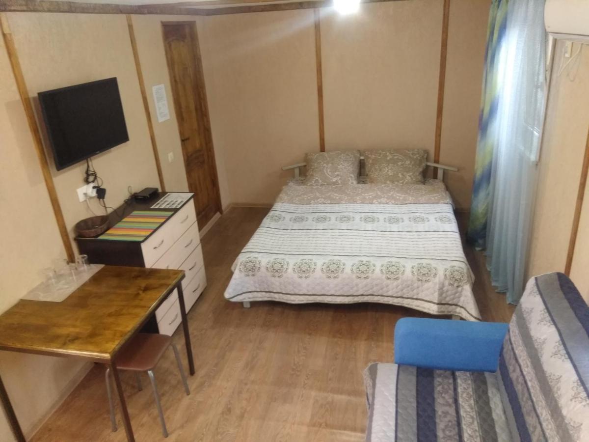 Гостевой Дом Ксения Hotell Sukhumi Eksteriør bilde