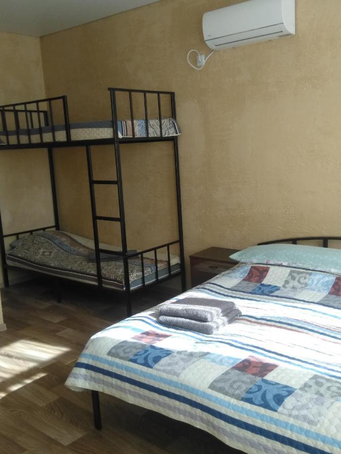 Гостевой Дом Ксения Hotell Sukhumi Eksteriør bilde