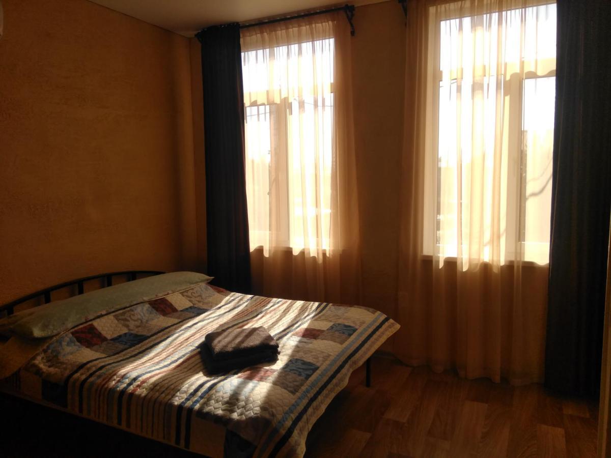 Гостевой Дом Ксения Hotell Sukhumi Eksteriør bilde