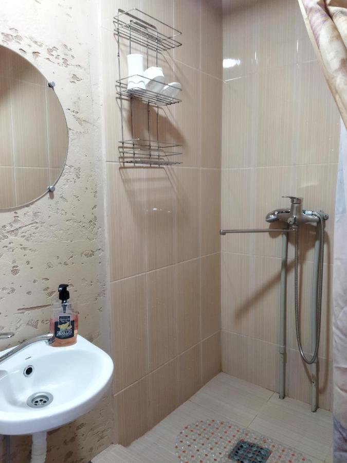 Гостевой Дом Ксения Hotell Sukhumi Eksteriør bilde