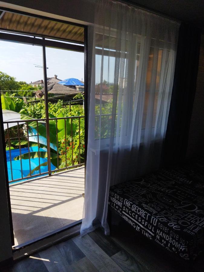 Гостевой Дом Ксения Hotell Sukhumi Eksteriør bilde